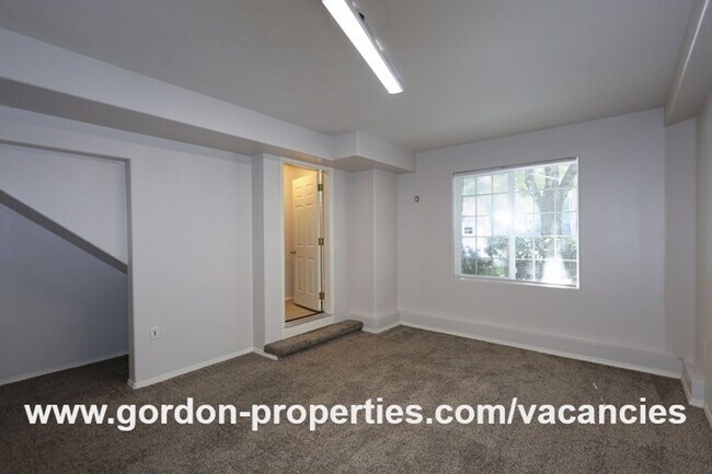 Photo - NE Halsey St - 2 bedroom townhouse with de...