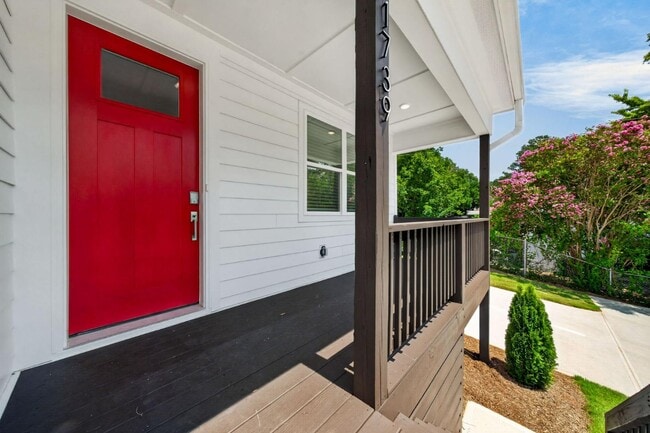Photo - 1739 Crest Rd