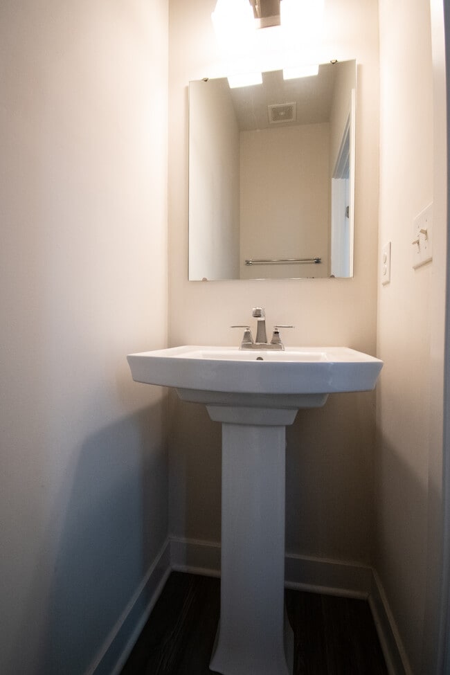 1st flr half bthrm - 914 Avast Way Unit 914 Avast Way