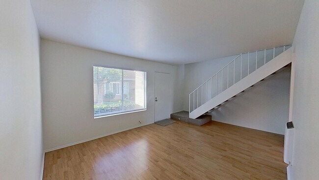 Photo - Charming 2 Bed 1.5 Bath Townhome in El Cam...