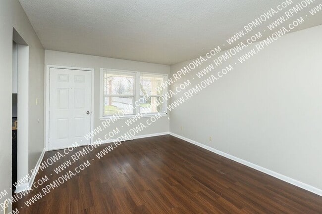 Photo - 312 NE Trilein Dr