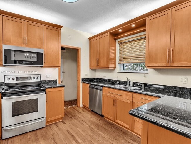 Photo - 2443 N Meridian Ave