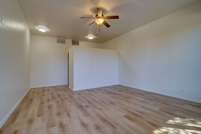 Photo - Riverside Suites