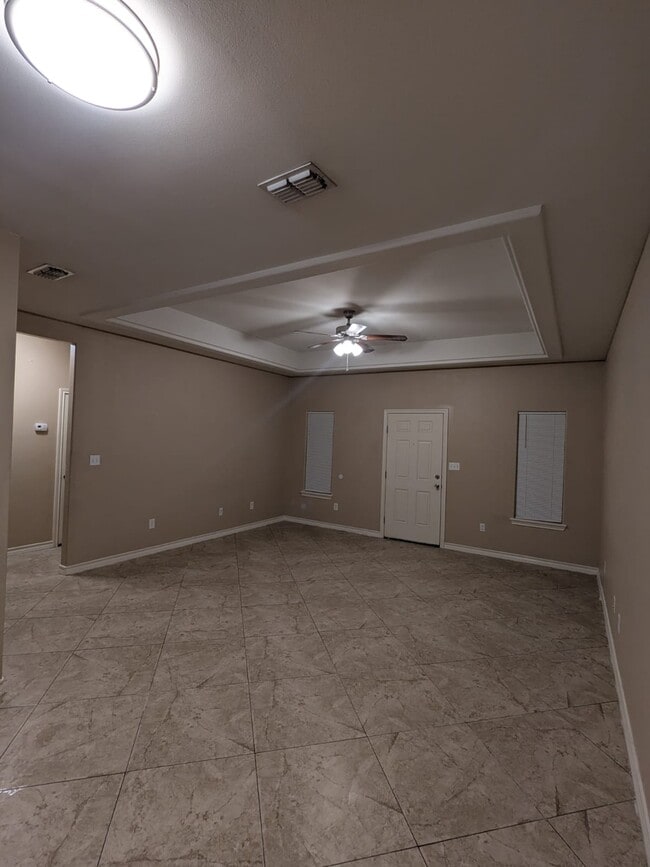 Building Photo - 2227 US Highway 281 Unit A2 Rental