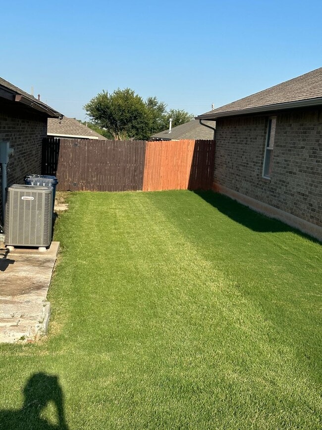 Photo - 4 bd/2 ba - Wood Look Floors - Open Plan