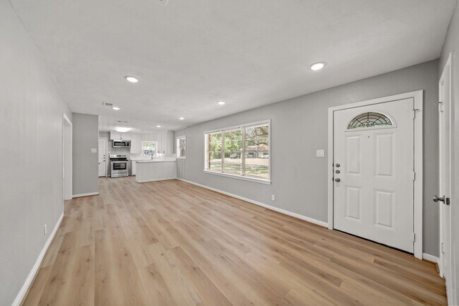 Photo - 721 20th Ave N