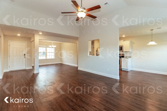 Photo - 220 Western Red Cedar Dr