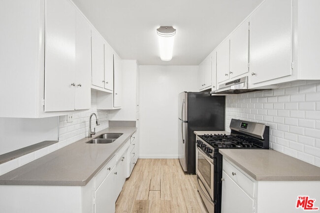 Photo - 7540 Hampton Ave Unit 202