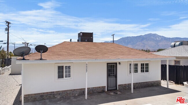 66087 Desert View Ave
