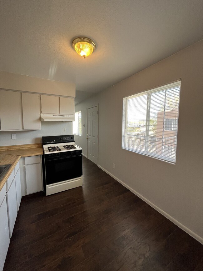 324 Vermont St NE Unidad C