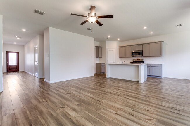 Photo - 1207 Mesquite Ln