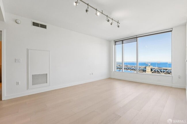 Photo - 338 Spear St