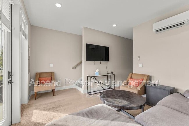 Photo - 3155 St Elmo Ave