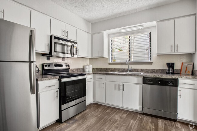 Building Photo - Adair off Addison Rental