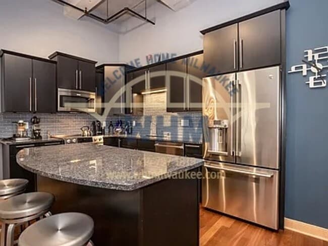 Photo - 239 E Chicago St Unidad Apt 307