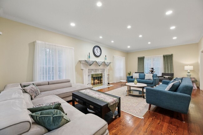 Photo - 7700 Warfield Rd