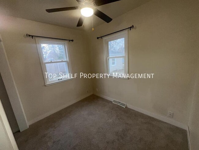 Photo - 2823 Holcomb Ave