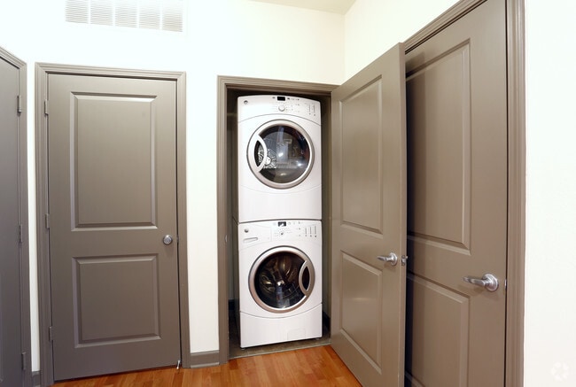 Photo - Cosmopolitan on the Canal