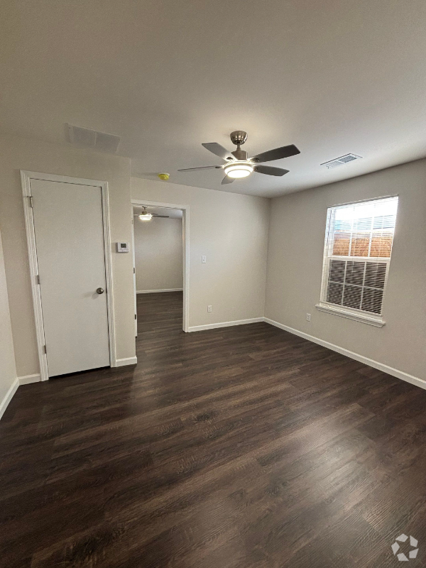 Building Photo - 1428 Hyde Pk Blvd Unit 1426 Hyde Park Rental