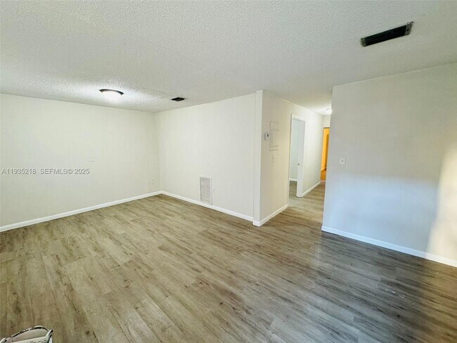 Photo - 10805 SW 4th St Unidad 3