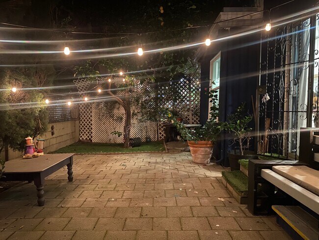 Jardín delantero - 8828 Harratt St Unidad Harratt Studio