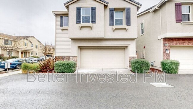 Photo - 2039 Karen Pl