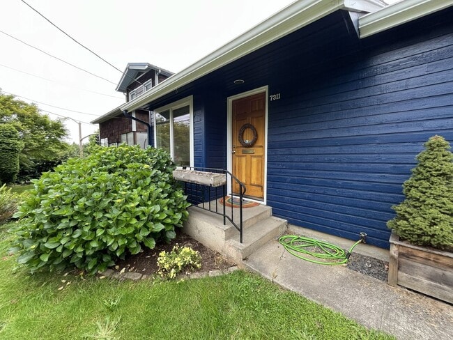 Photo - Cozy Single-Level Home with Hardwood Flooring, Washer/Dryer & Detached Garage