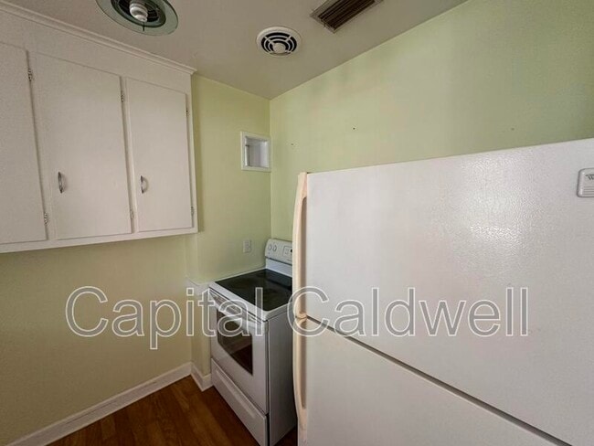 18 N Meteor Ave