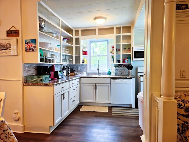 Kitchen - 556 Lagrange St