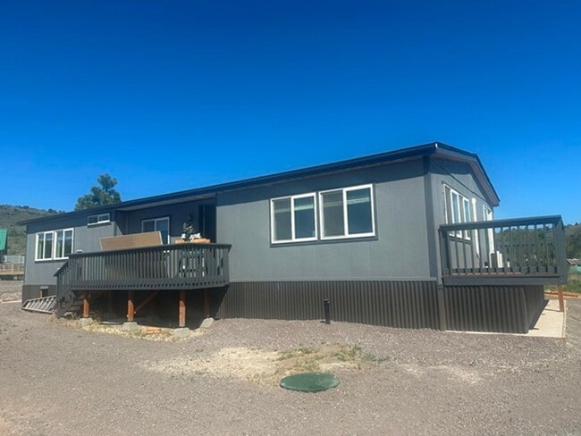 Building Photo - Updated 3 bedroom House