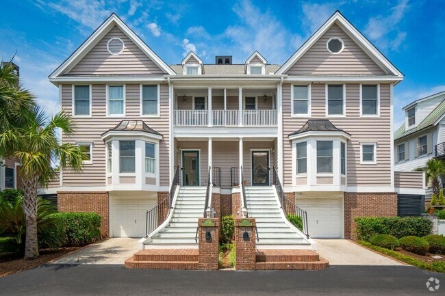 Building Photo - Downtown Charleston Waterfront Townhouse