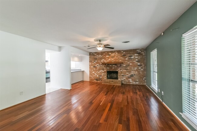Building Photo - 2203 Riverford Dr