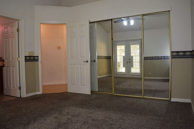 Photo - 1592 Steinbeck Dr House