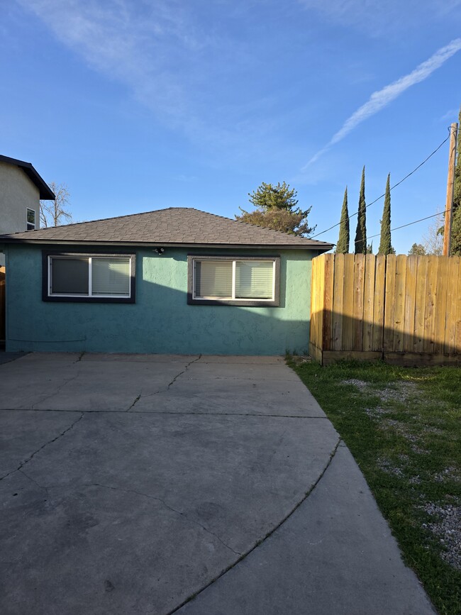 Building Photo - 1203 Floyd Ave