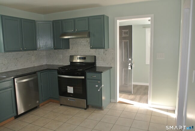 Photo - 492 W River St