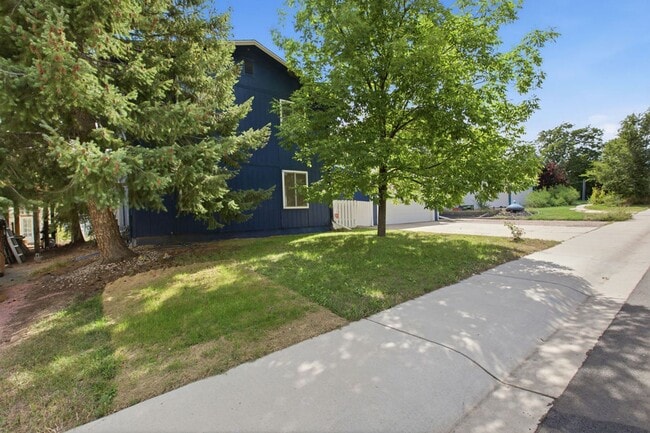 Photo - 2013 Devonshire Dr