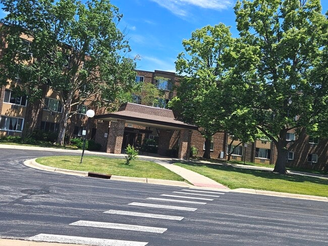 Building Photo - 1375 Rebecca Dr