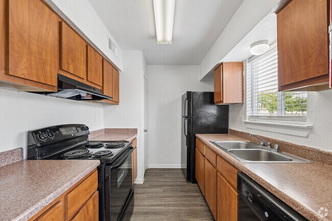 3BR, 2BA - 1,290SF - Kitchen
