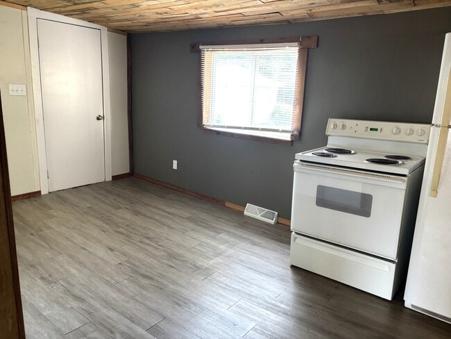 Photo - 516 W Wescott Ave