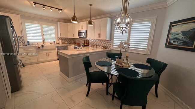 Photo - 6762 Via Regina