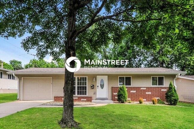 3 Bedroom Pet-Friendly Home in St. Charles... - 3 Bedroom Pet-Friendly Home in St. Charles...