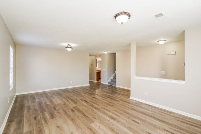 Photo - 2845 Meadow Glen