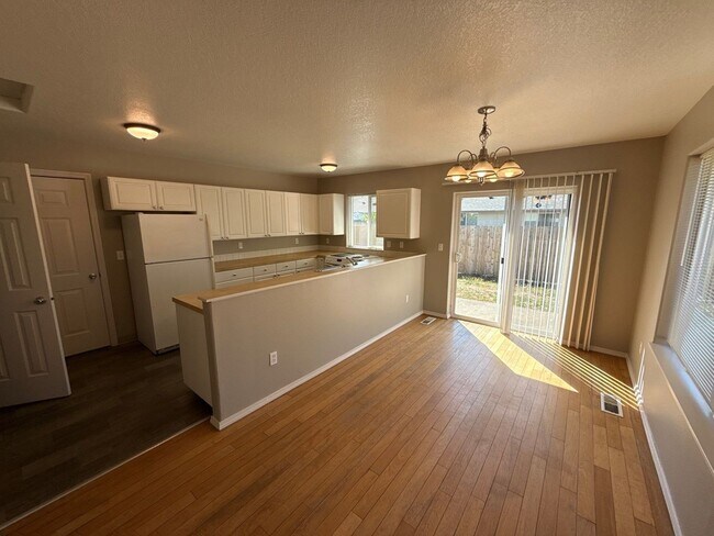 4310 Sacramento Ct NE