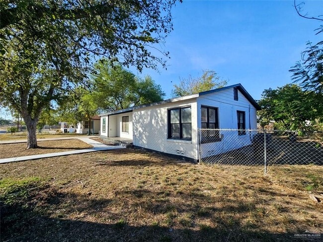 Photo - 15 Redwood Ave