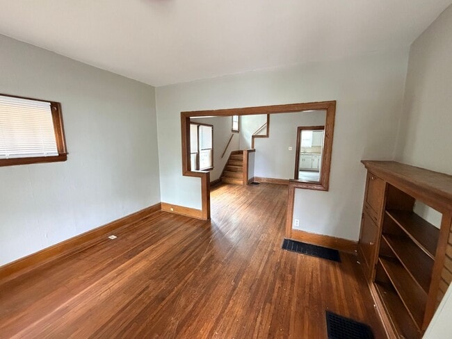Photo - 143-145 North Roys Ave Unit 143