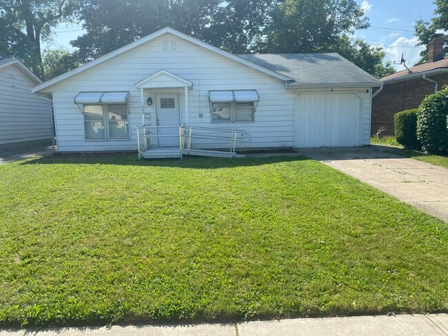 Building Photo - 1064 E 167th St Rental