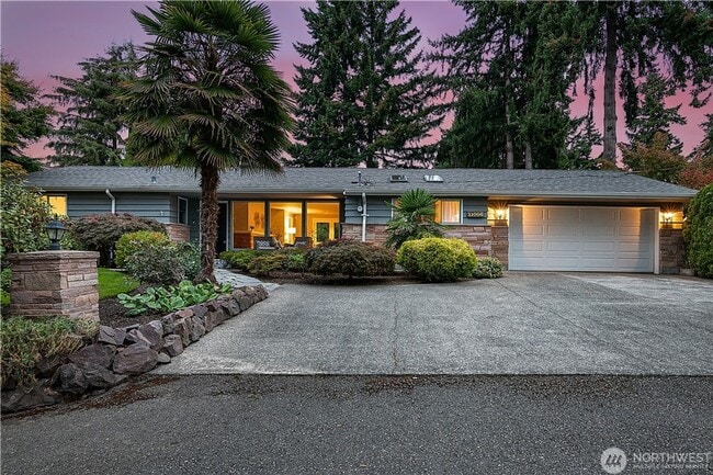 Building Photo - 4Bd/2Ba Bellevue House