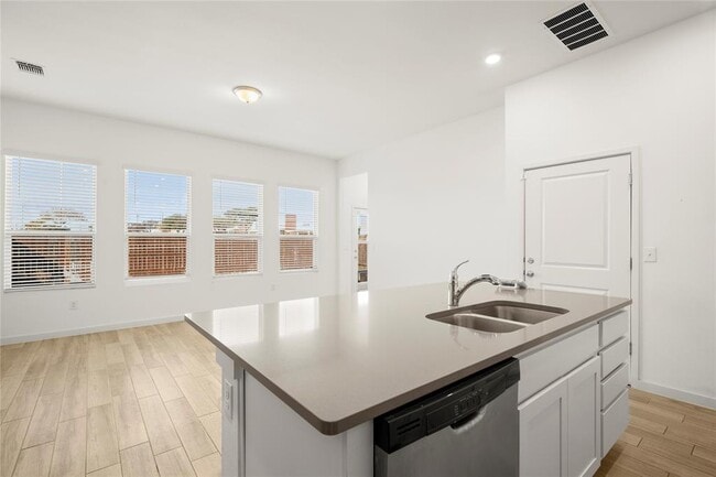 Photo - 15004 Ryman Rd