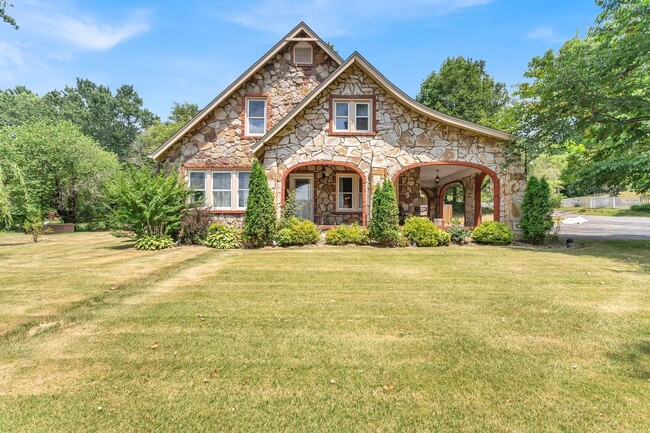 Photo - 1688 Overhill Rd