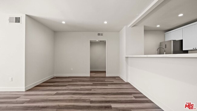 Photo - 7453 Haskell Ave